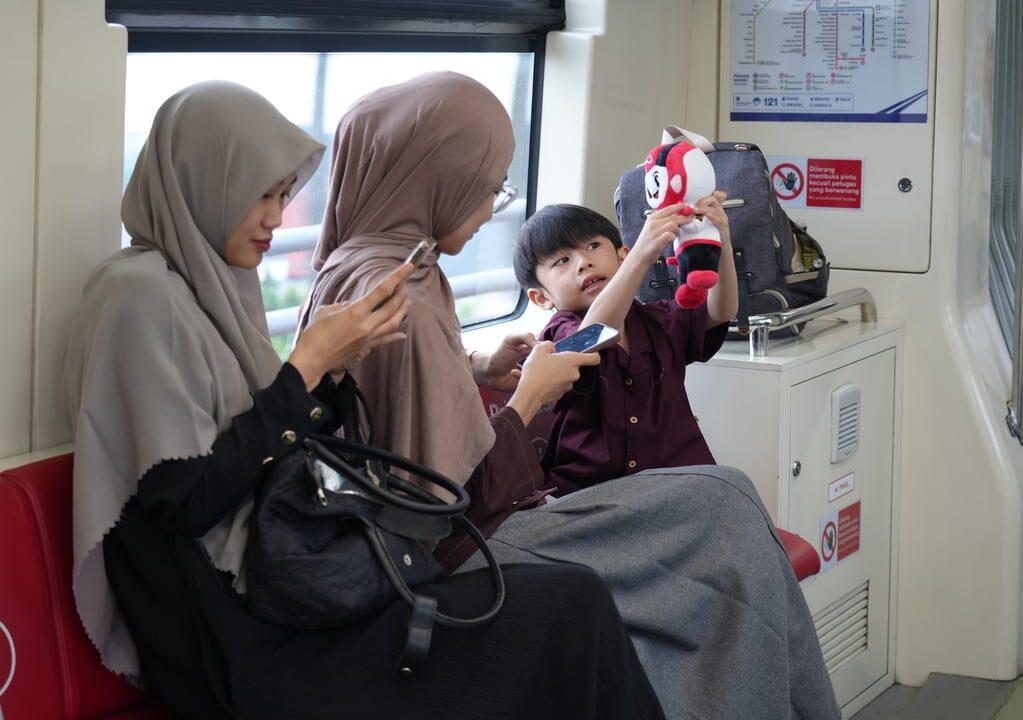 Hari Pelanggan Nasional 2026, LRT Jabodebek Apresiasi Pengguna Lewat Interaksi Langsung
