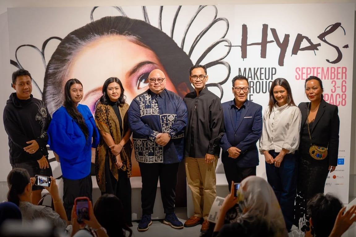 Telusuri Jejak Kecantikan di HYAS Makeup Through the Ages ASHTA District 8 Telusuri Jejak Kecantikan di HYAS Makeup Through the Ages ASHTA District 8