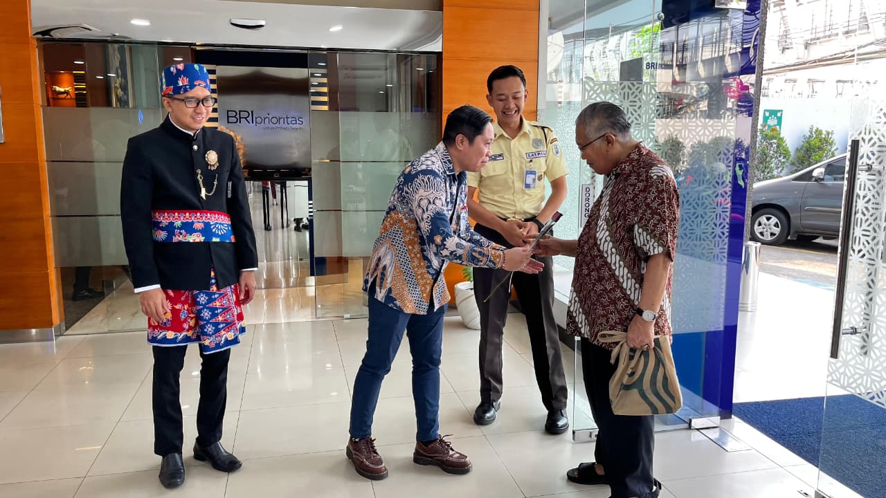 Rayakan Hari Pelanggan Nasional, BRI BO Rawamangun Hadirkan Kehangatan Bernuansa Budaya Nusantara Rayakan Hari Pelanggan Nasional, BRI BO Rawamangun Hadirkan Kehangatan Bernuansa Budaya Nusantara