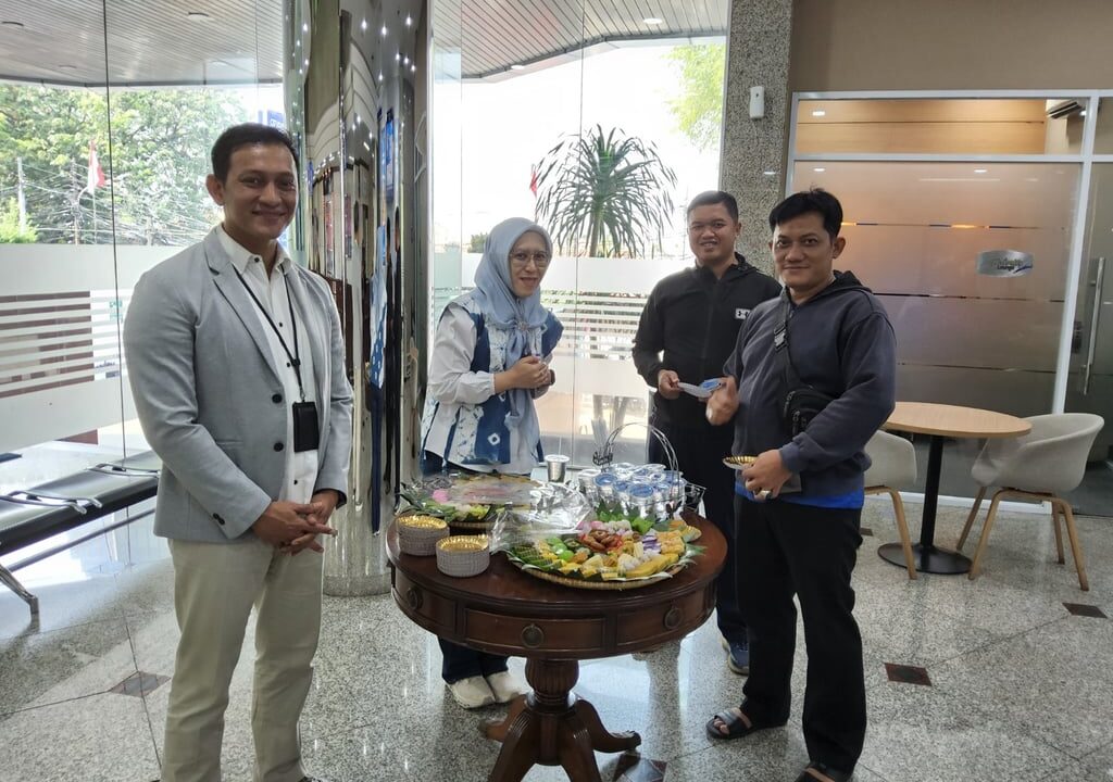 Semarak Hari Pelanggan Nasional, BRI BO Tanah Abang Sambut Nasabah Hangat dalam Balutan Wastra Nusantara