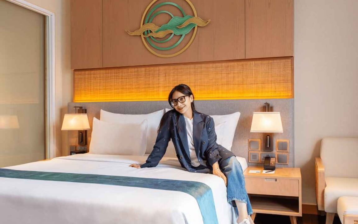 Nagita Slavina Nikmati Pesona Danau Toba dan Hospitality Bintang Lima di Marianna Resort Samosir