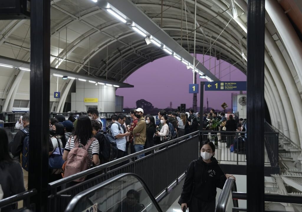 Dari Berangkat Kerja hingga Aktivitas Akhir Pekan, LRT Jabodebek Jadi Pilihan Masyarakat