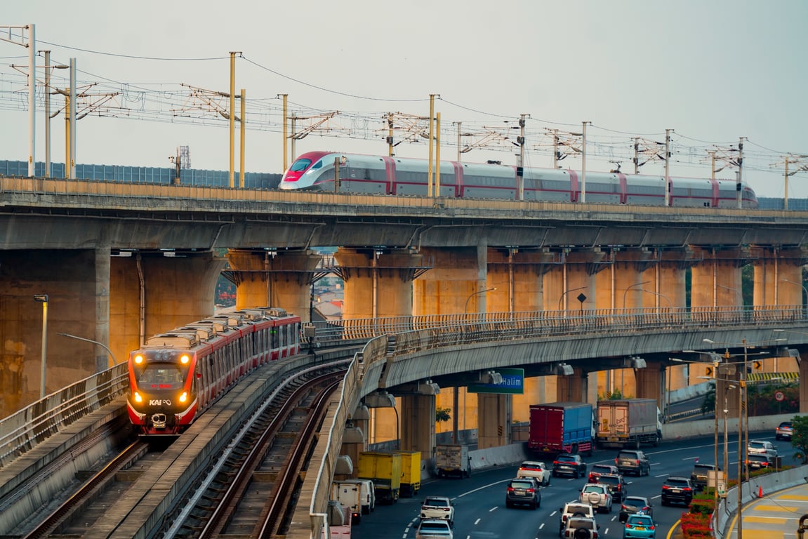 LRT Jabodebek Lakukan Uji Coba Perjalanan 05.30 WIB untuk Dukung Pengguna Whoosh Keberangkatan Pagi LRT Jabodebek Lakukan Uji Coba Perjalanan 05.30 WIB untuk Dukung Pengguna Whoosh Keberangkatan Pagi
