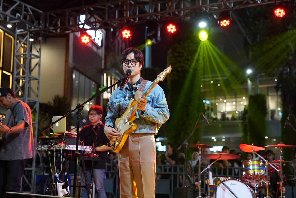 Dikta Meriahkan Jam Session di Grand Galaxy Park Dikta Meriahkan Jam Session di Grand Galaxy Park