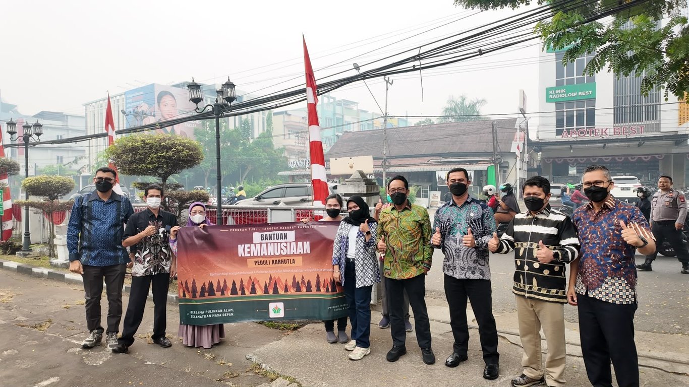 Holding Perkebunan Nusantara melalui PTPN IV Regional V Salurkan 100 Paket Bantuan bagi Masyarakat Terdampak Karhutla Holding Perkebunan Nusantara melalui PTPN IV Regional V Salurkan 100 Paket Bantuan bagi Masyarakat Terdampak Karhutla