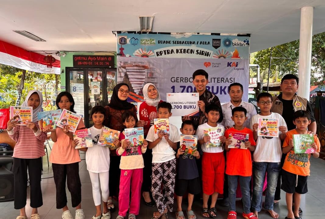 Tingkatkan Minat Baca, KAI Logistik Salurkan 1.700 Buku melalui Program “Gerbong Literasi”