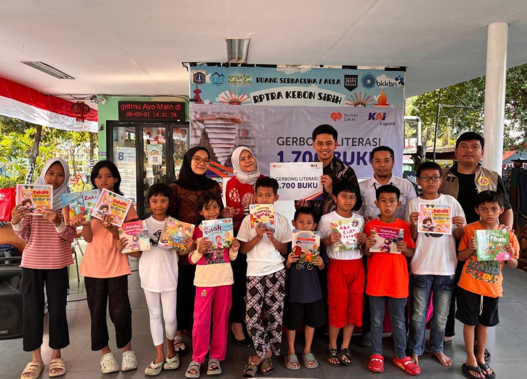 Tingkatkan Minat Baca, KAI Logistik Salurkan 1.700 Buku melalui Program “Gerbong Literasi” Tingkatkan Minat Baca, KAI Logistik Salurkan 1.700 Buku melalui Program “Gerbong Literasi”
