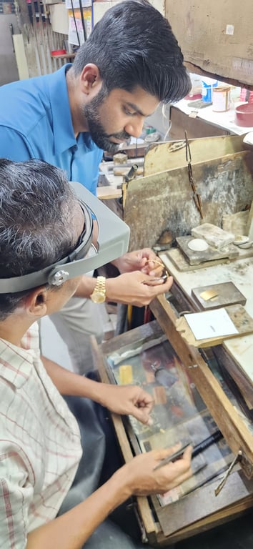 How a Third-Generation KL Gold Dealer Assures Purity: XRF Testing vs. Acid Testing How a Third-Generation KL Gold Dealer Assures Purity: XRF Testing vs. Acid Testing