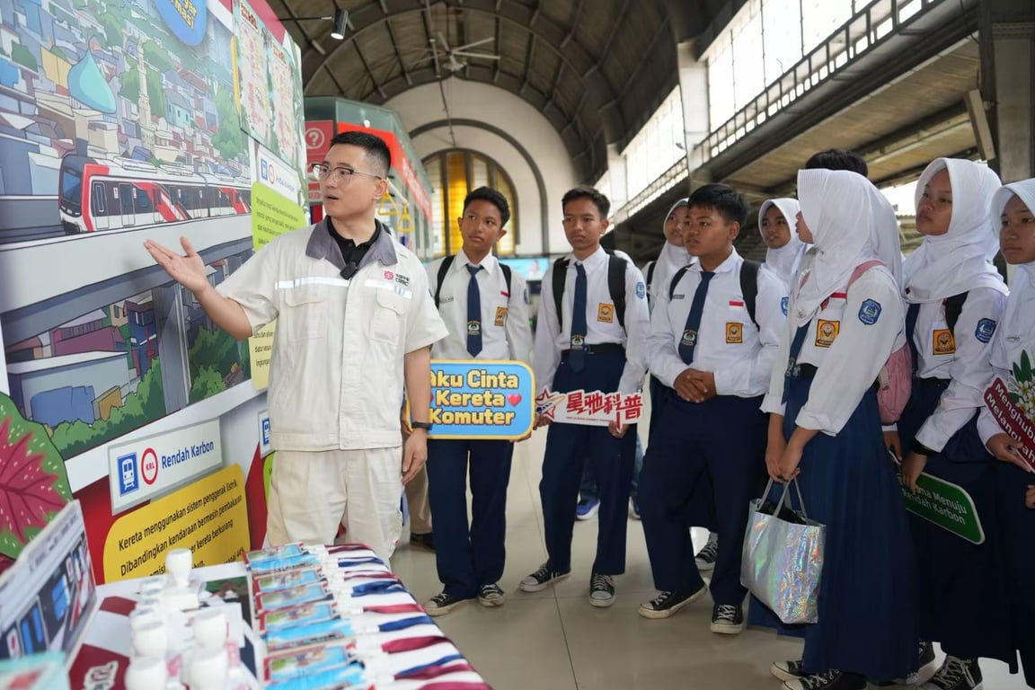 “Satu Jalur, Sejuta Cerita”: Merayakan Kisah-kisah Jalur Komuter Indonesia “Satu Jalur, Sejuta Cerita”: Merayakan Kisah-kisah Jalur Komuter Indonesia