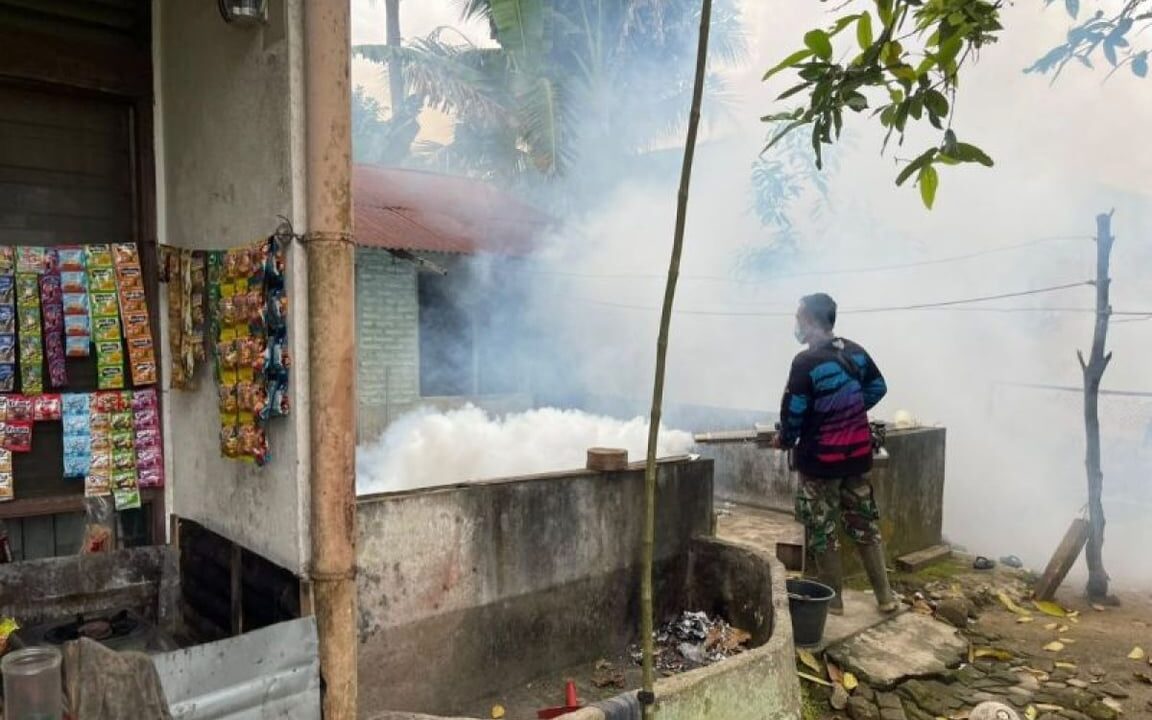 Peduli Kesehatan Lingkungan, PTPN Group melalui Unit Riset Sungei Putih PT RPN Berkolaborasi Lakukan Fogging