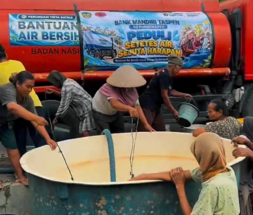 Kekeringan di Banyumas, Bank Mandiri Taspen Bantu Penuhi Kebutuhan Air Bersih Warga