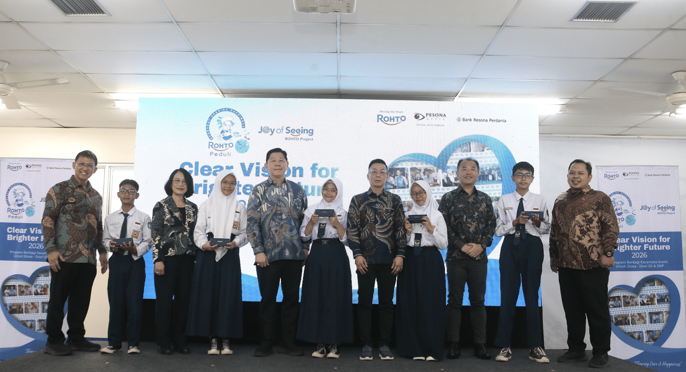PT Rohto Laboratories Indonesia hadirkan kembali kegiatan ROHTO PEDULI – “Joy of Seeing – A Healthy Future for All” dengan membagikan 1.500 kacamata gratis bagi siswa SD dan SMP serta 500 kacamata gratis bagi para lansia & operator pabrik. PT Rohto Laboratories Indonesia hadirkan kembali kegiatan ROHTO PEDULI – “Joy of Seeing – A Healthy Future for All” dengan membagikan 1.500 kacamata gratis bagi siswa SD dan SMP serta 500 kacamata gratis bagi para lansia & operator pabrik.