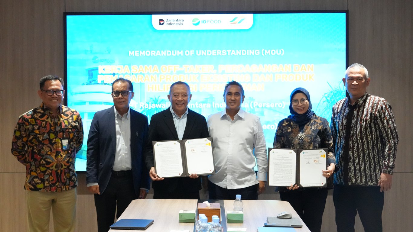 Rapat dan Penandatanganan MoU Terkait Rencana Kerjasama PTPN III dan PT RNI/PT PPI Rapat dan Penandatanganan MoU Terkait Rencana Kerjasama PTPN III dan PT RNI/PT PPI