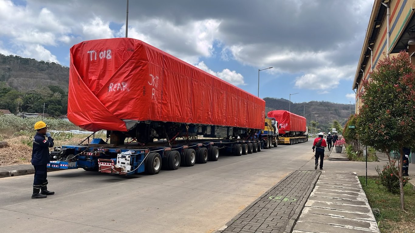 KAI Logistik Rampungkan Pengiriman 8 Unit KRL dari Banyuwangi ke Kalimas KAI Logistik Rampungkan Pengiriman 8 Unit KRL dari Banyuwangi ke Kalimas