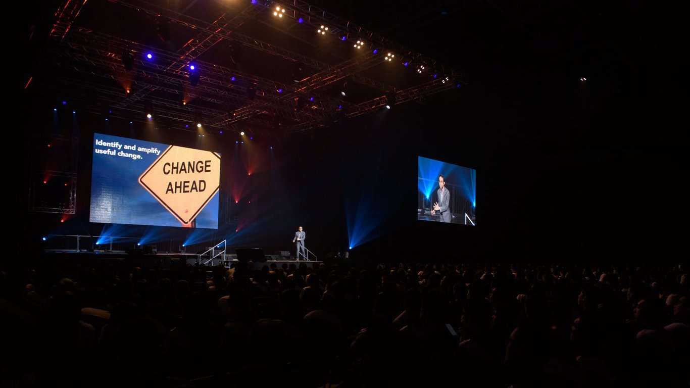 Keynote Speaker Singapore: Deep Impact Inspires Change Beyond the Stage Keynote Speaker Singapore: Deep Impact Inspires Change Beyond the Stage