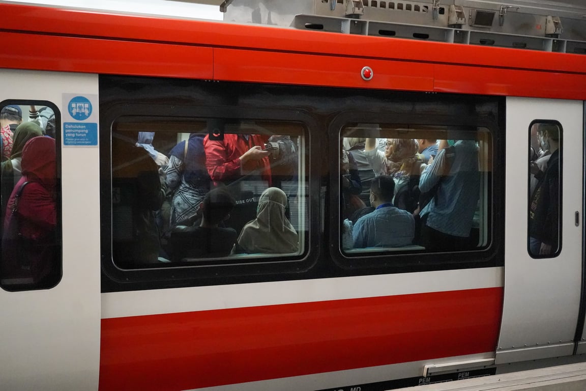 Sebanyak 514 Barang Tertinggal di Bulan Oktober, LRT Jabodebek : Perhatikan Kembali Barang Bawaan Anda Sebanyak 514 Barang Tertinggal di Bulan Oktober, LRT Jabodebek : Perhatikan Kembali Barang Bawaan Anda