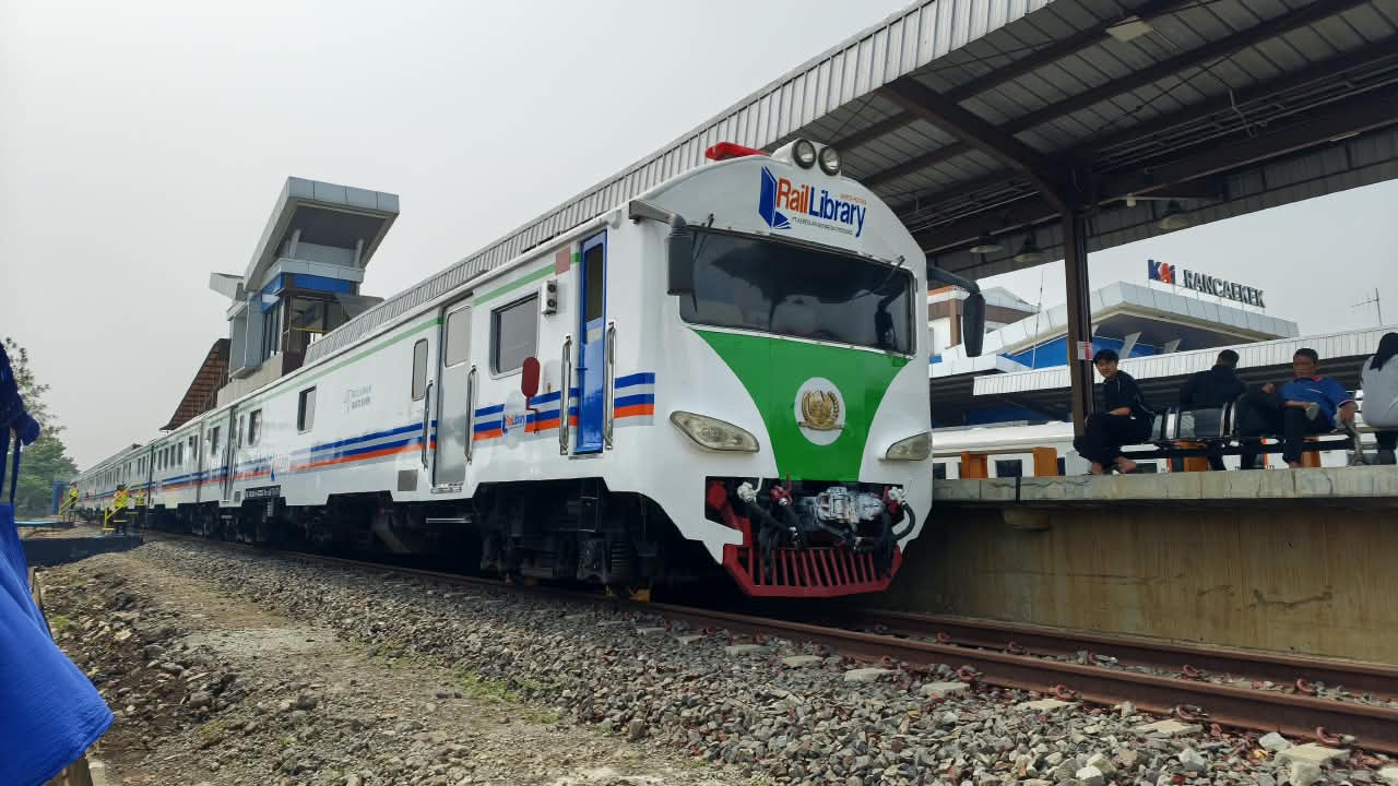 Semangat Sumpah Pemuda, KAI Daop 2 Bandung Hadirkan Rail Clinic untuk Layani Kesehatan Gratis Warga Rancaekek
