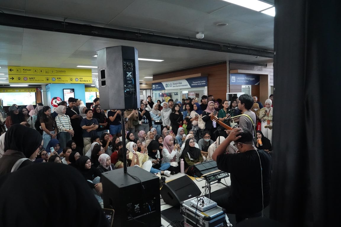 LRT Jabodebek Hadirkan Hiburan Musik Gratis di Stasiun, Perkaya Pengalaman Perjalanan Masyarakat LRT Jabodebek Hadirkan Hiburan Musik Gratis di Stasiun, Perkaya Pengalaman Perjalanan Masyarakat